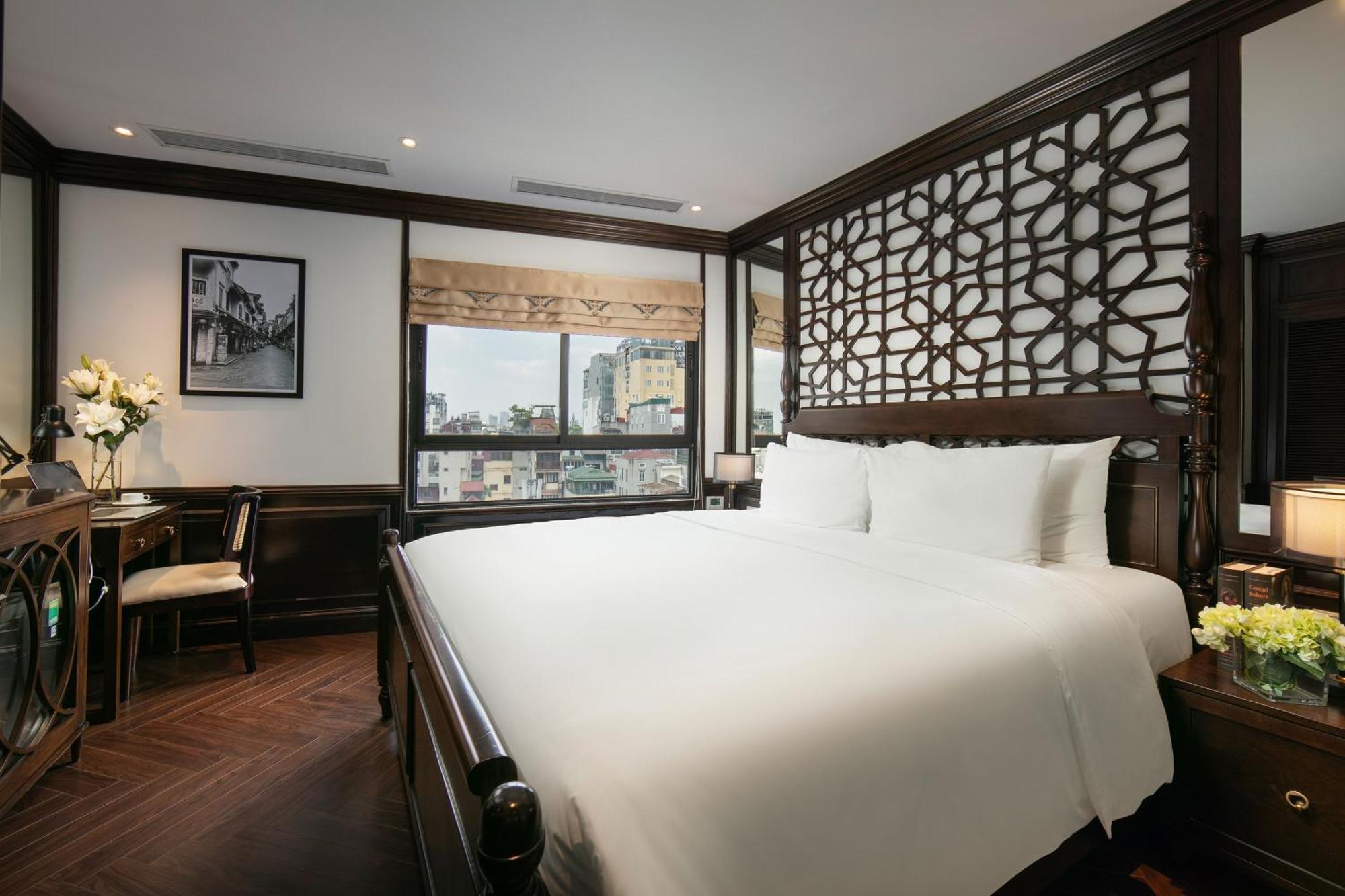 May De Ville Crown Hotel Hanoi Exterior photo Deluxe Suite