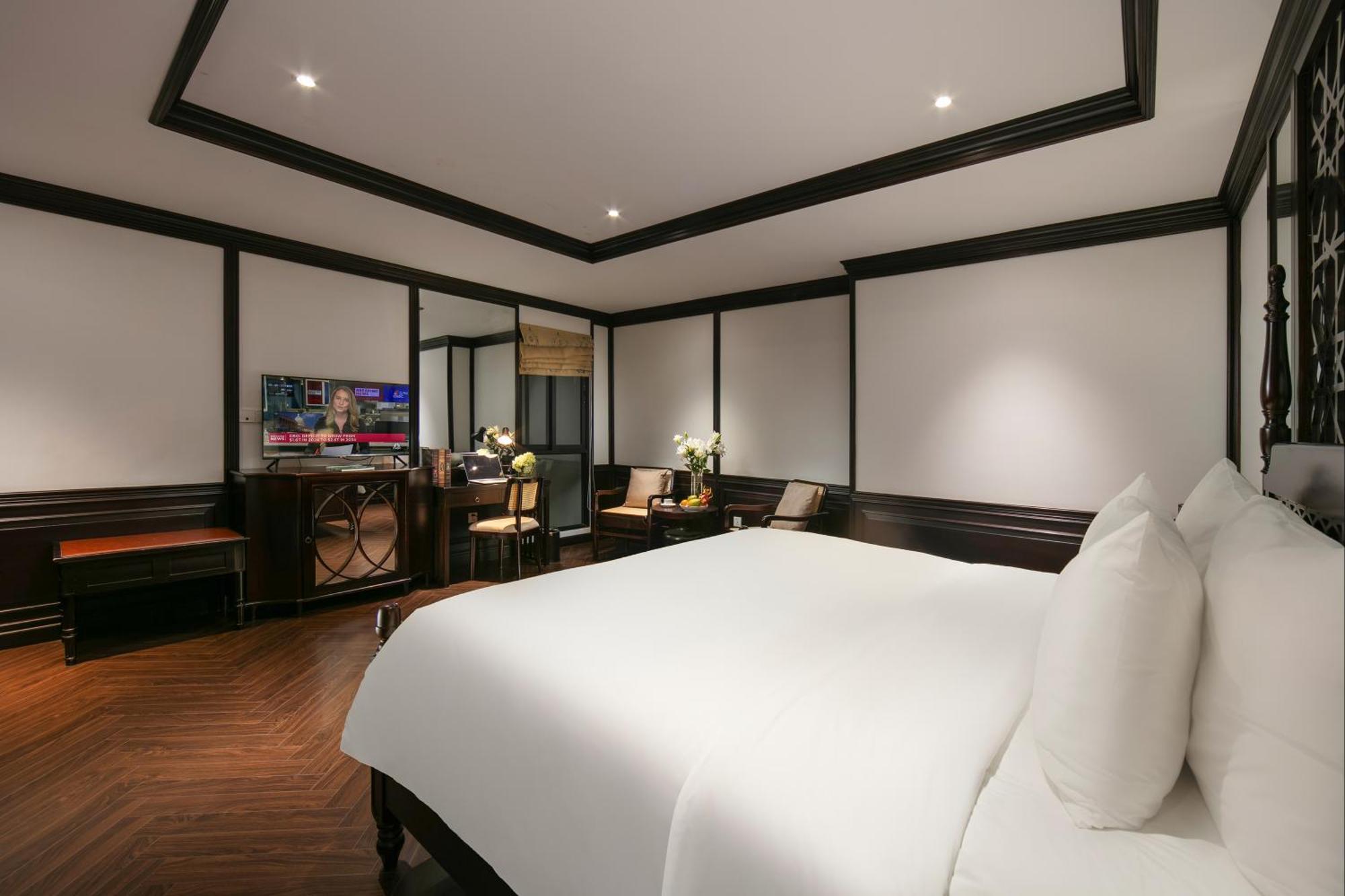 May De Ville Crown Hotel Hanoi Exterior photo Deluxe Room