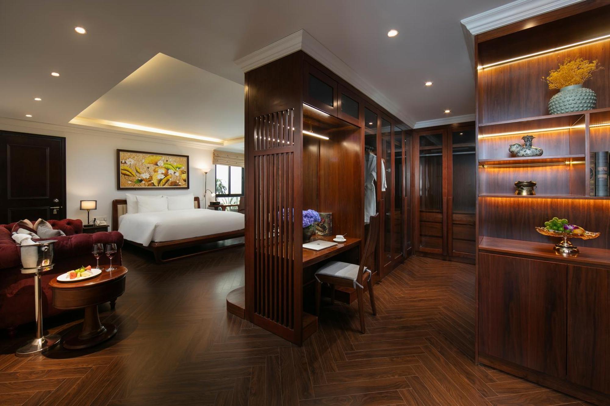 May De Ville Crown Hotel Hanoi Exterior photo Deluxe Suite