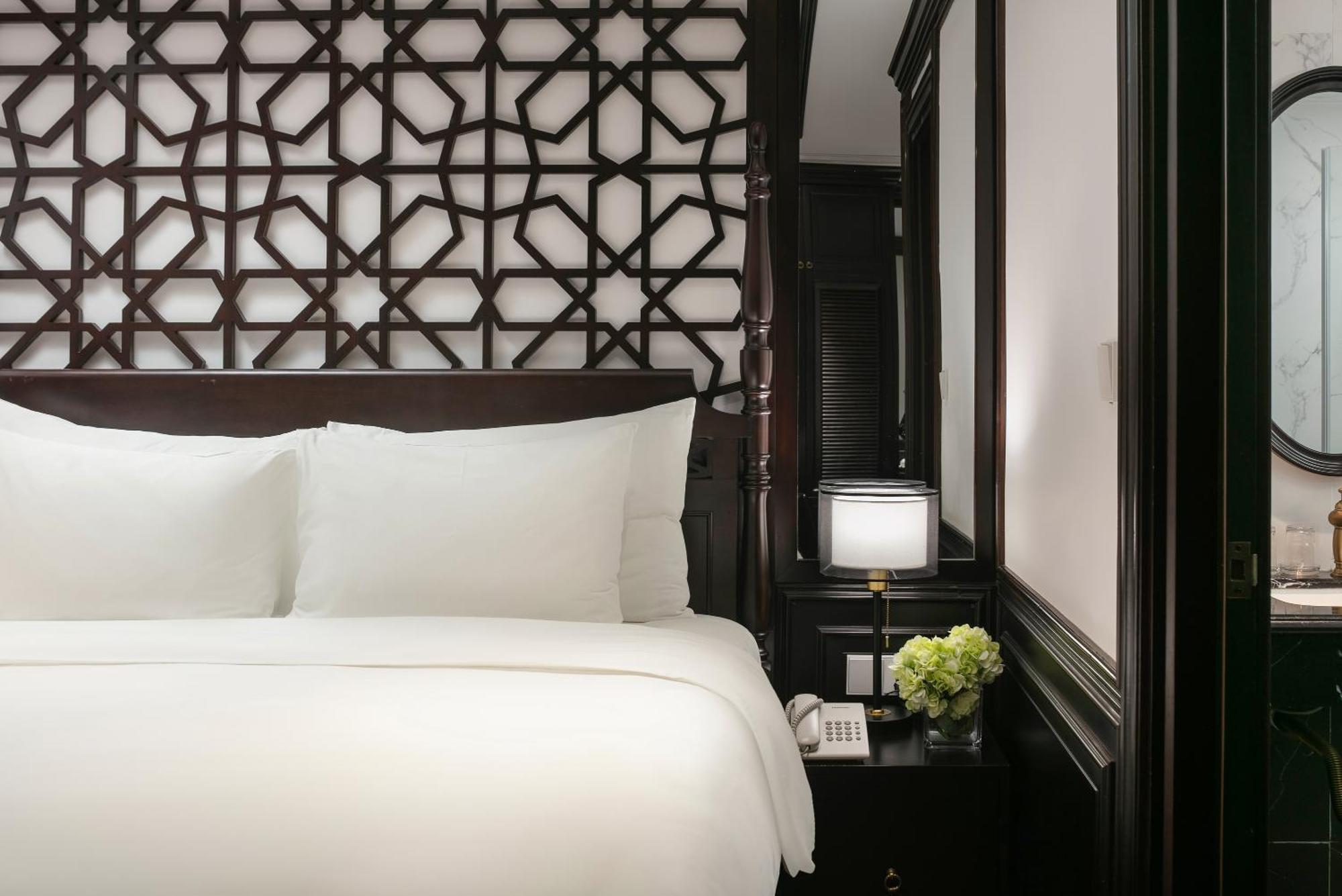 May De Ville Crown Hotel Hanoi Exterior photo A bedroom at the Mandarin Oriental, Hanoi
