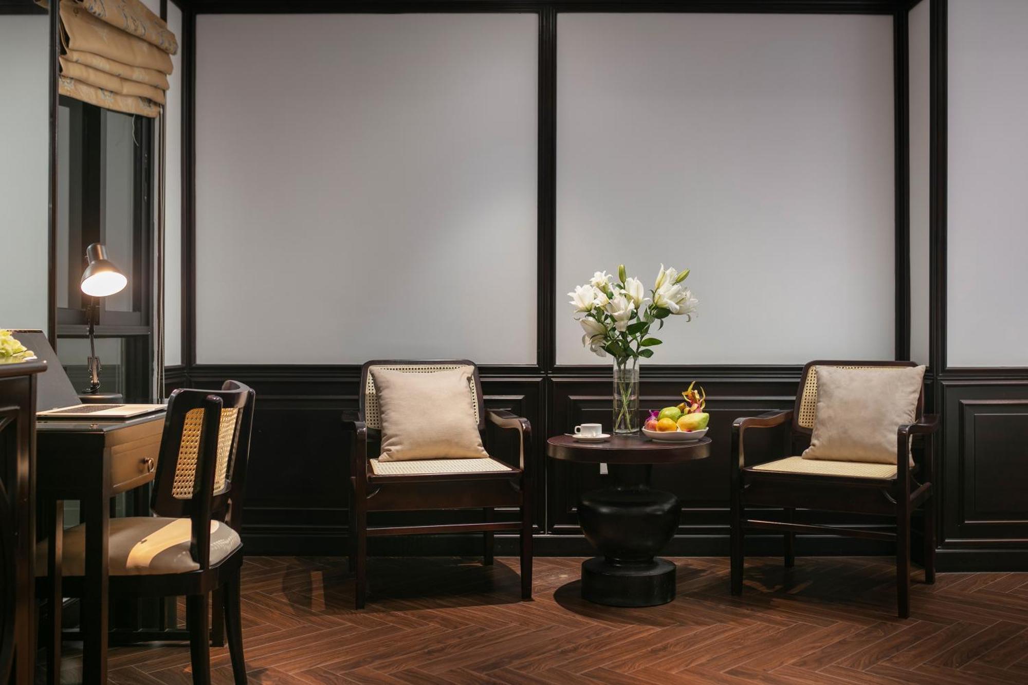 May De Ville Crown Hotel Hanoi Exterior photo Interior of the hotel