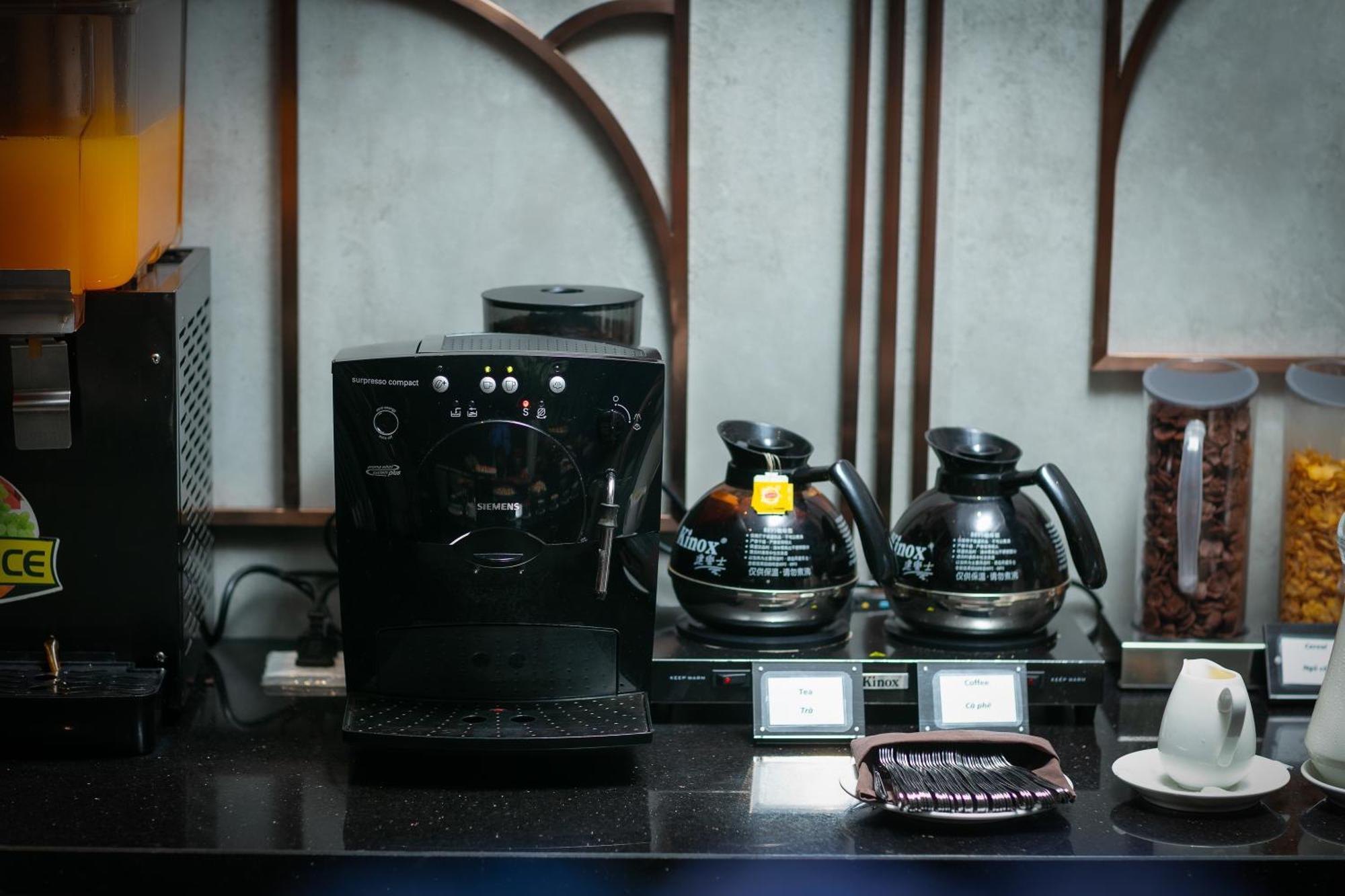 May De Ville Crown Hotel Hanoi Exterior photo A coffee machine